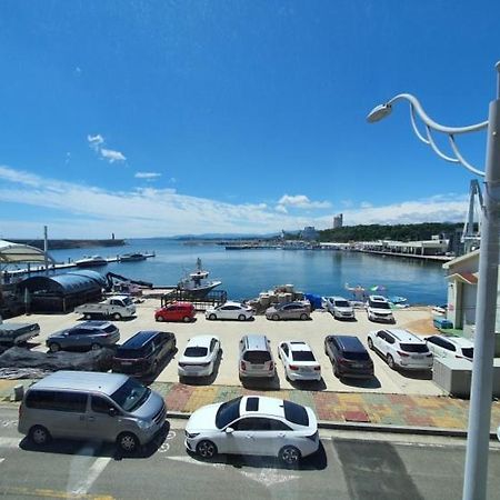 Bau Haus Villa Sokcho Bagian luar foto