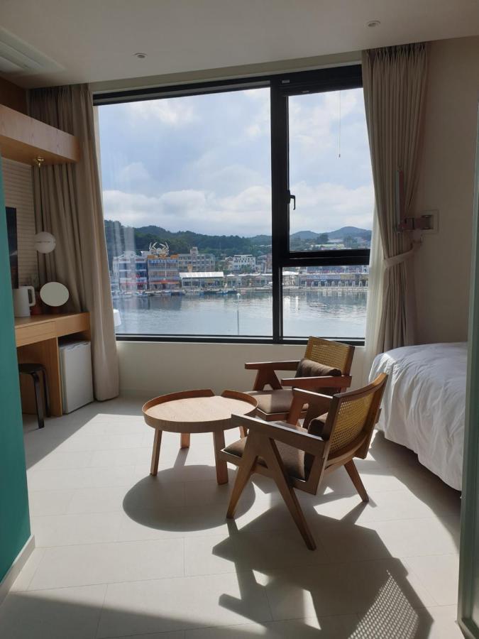 Bau Haus Villa Sokcho Bagian luar foto